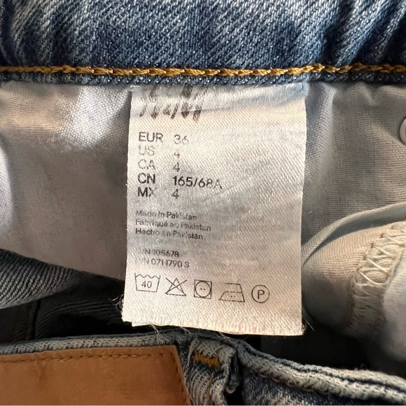 H&M Ultra High Waist Mom Jeans Raw Hem - Picture 8 of 13
